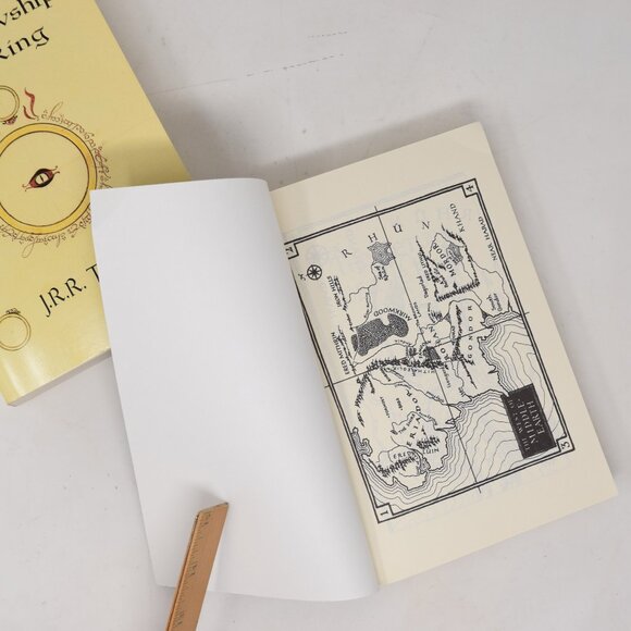 Lord Of The Rings Set Of 2 Quality Paperback Book Club 2001 Fellowship & Return - Picture 11 of 15